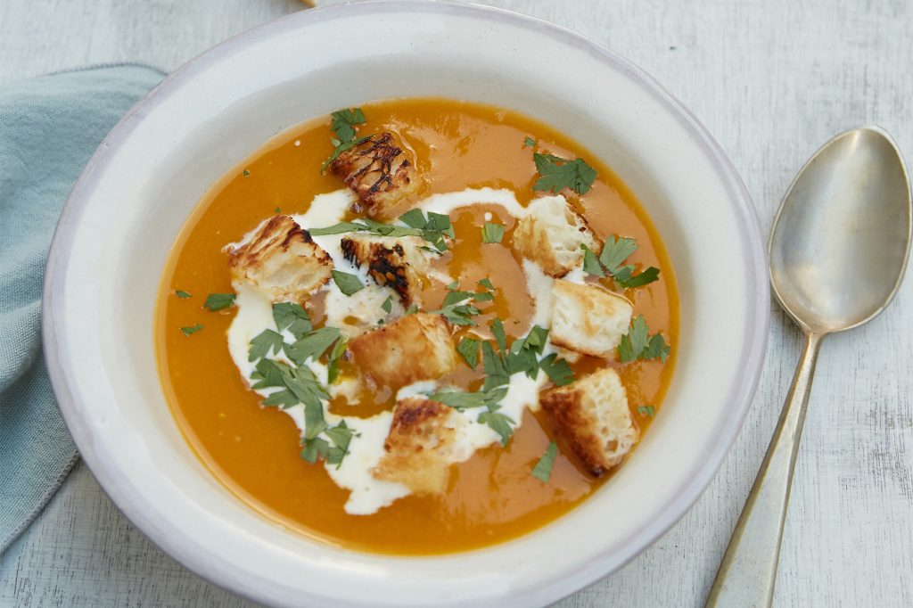 Sopa De Calabaza Con Crema, Perejil Y Crutones - En Casa Cocino Yo