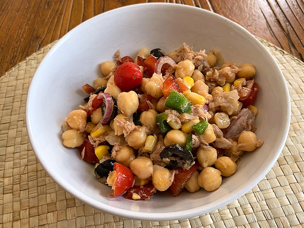 Ensalada tibia de Pollo con garbanzo En casa cocino yo